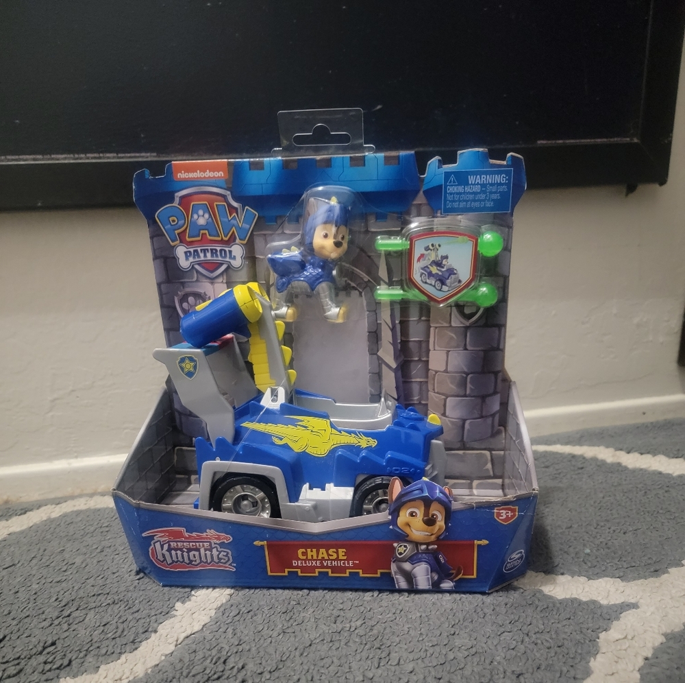 Paw Patrol Rescue Knights Chase Deluxe Vehicle